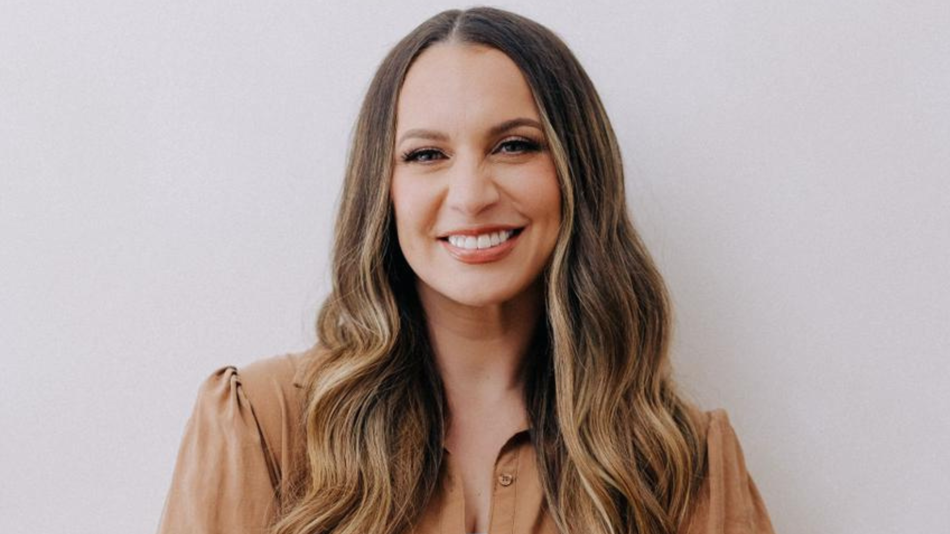 Christine D’Clario lanza nuevo libro “Sanando en el desierto”