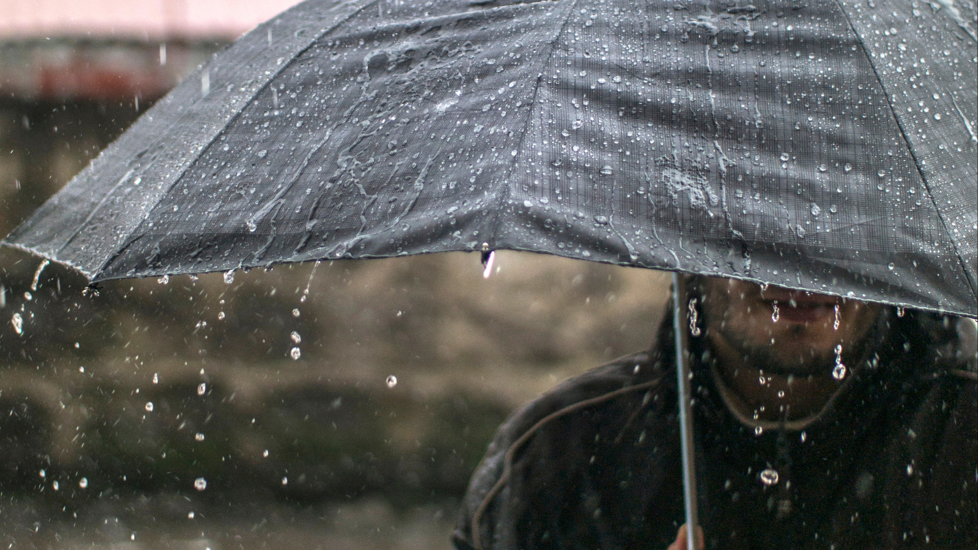 Lluvias débiles y temperaturas frescas continuarán esta noche en varias provincias