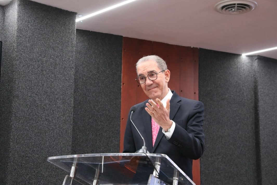 Franklin García Fermín se despide tras su destitución del Mescyt