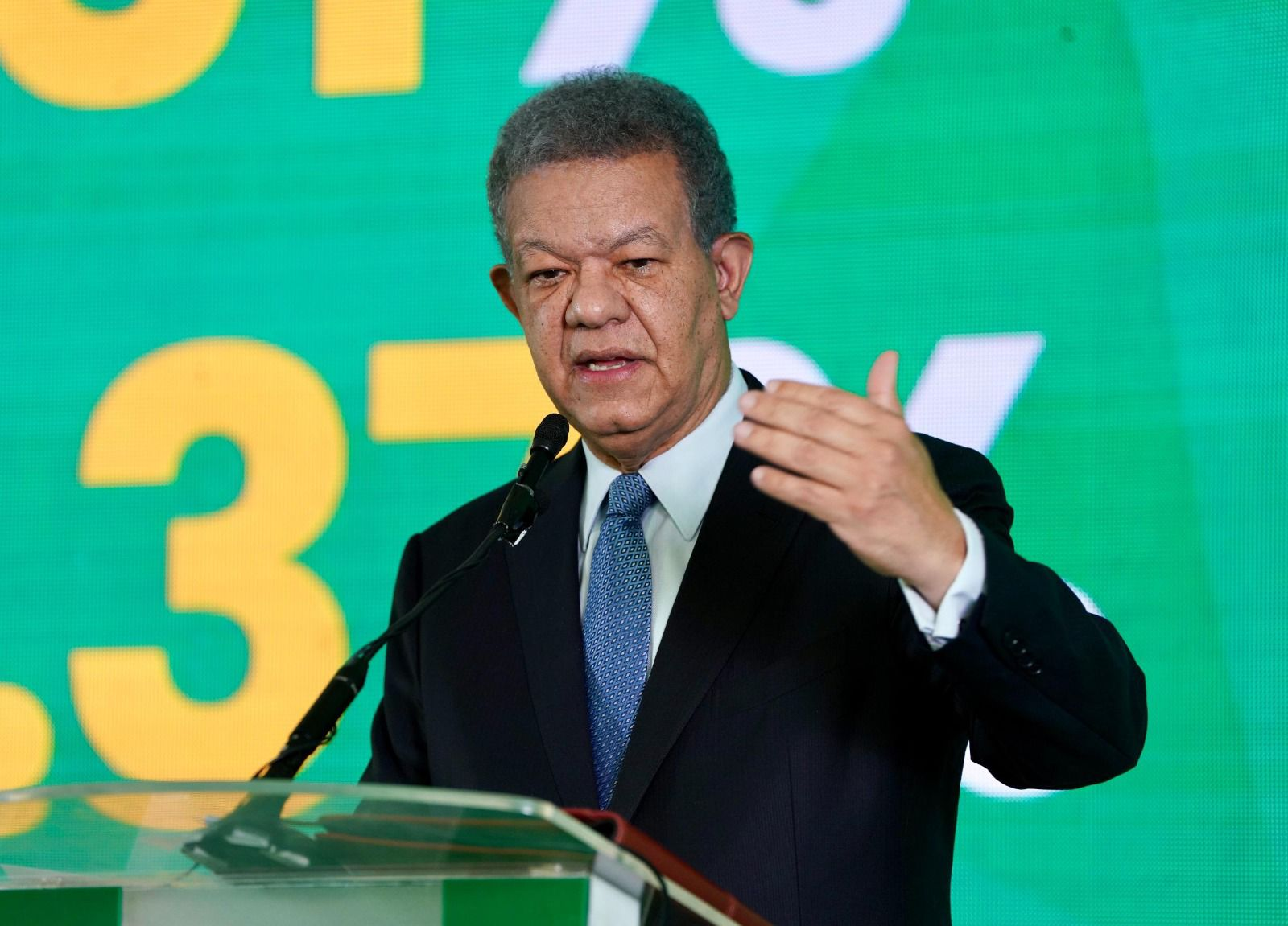 “Ladran, Sancho, señal que cabalgamos”, responde Leonel Fernández a Luis Abinader