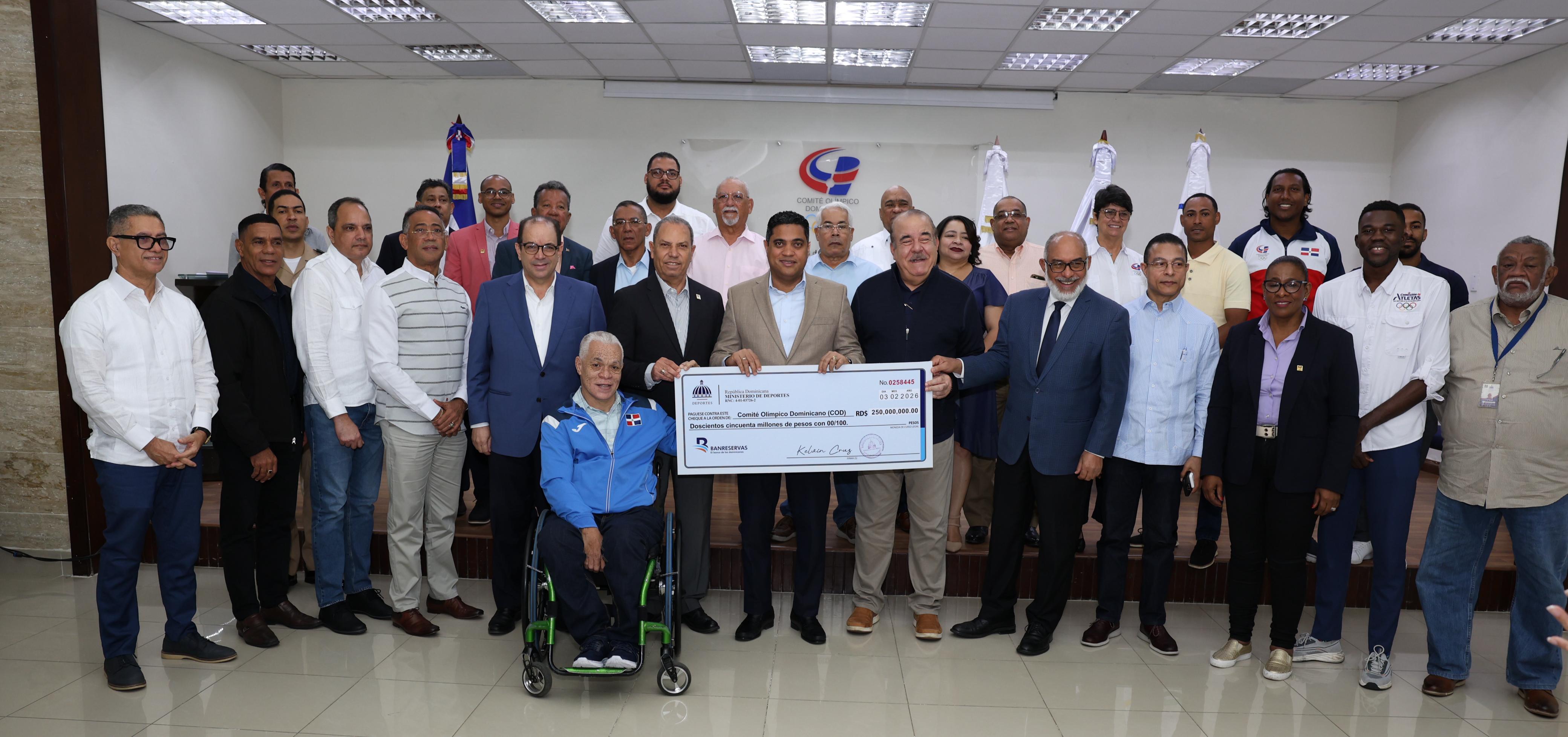 Ministro de Deportes entrega RD$250 millones más para preparar atletas de Juegos Centroamericanos y del Caribe