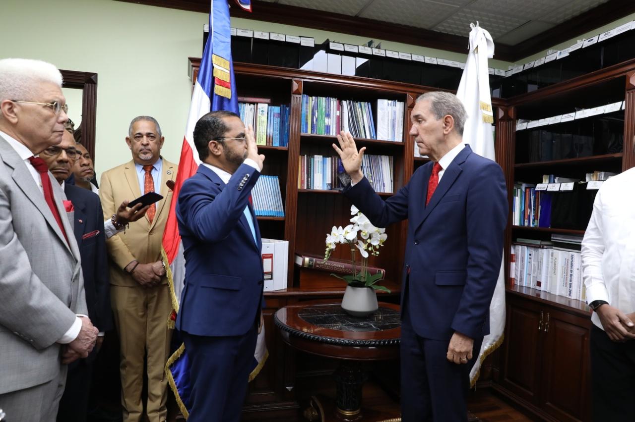 Juramentan a Jimmy Rosario Bernard como nuevo rector del ITLA