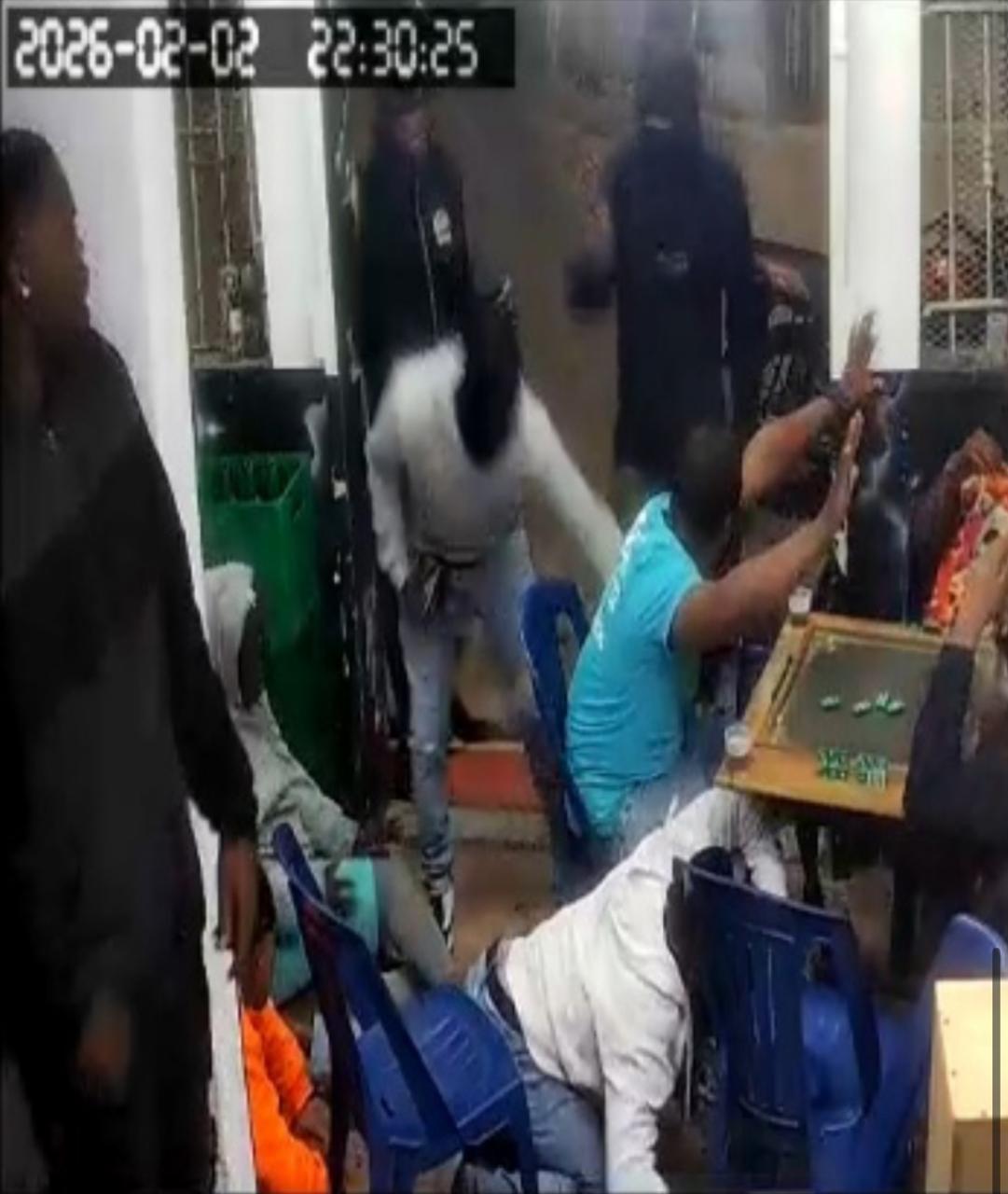 PN busca a cuatro hombres que asaltaron a los clientes de una cafetería de San Isidro