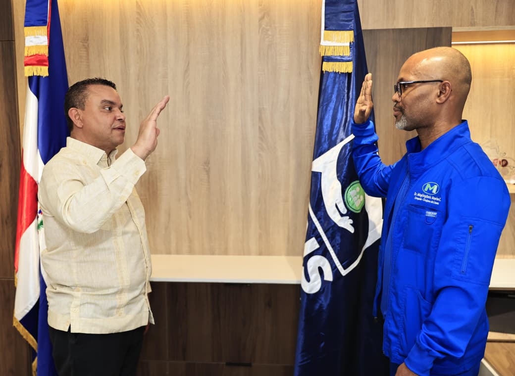 Director del SNS juramenta nuevo director del Hospital Salvador B. Gautier