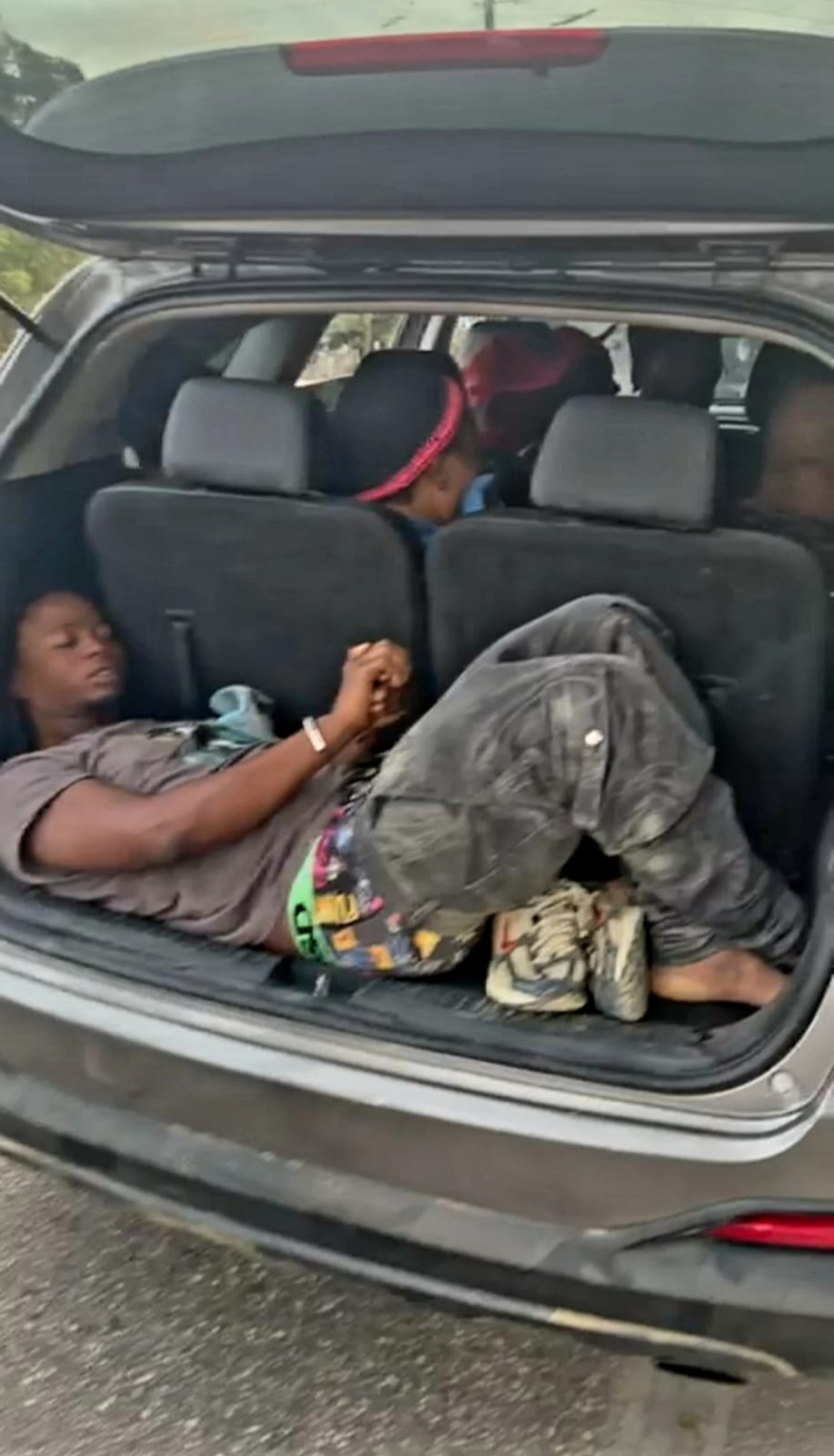 Arrestan dominicano por traslado de haitianos indocumentados en San Juan