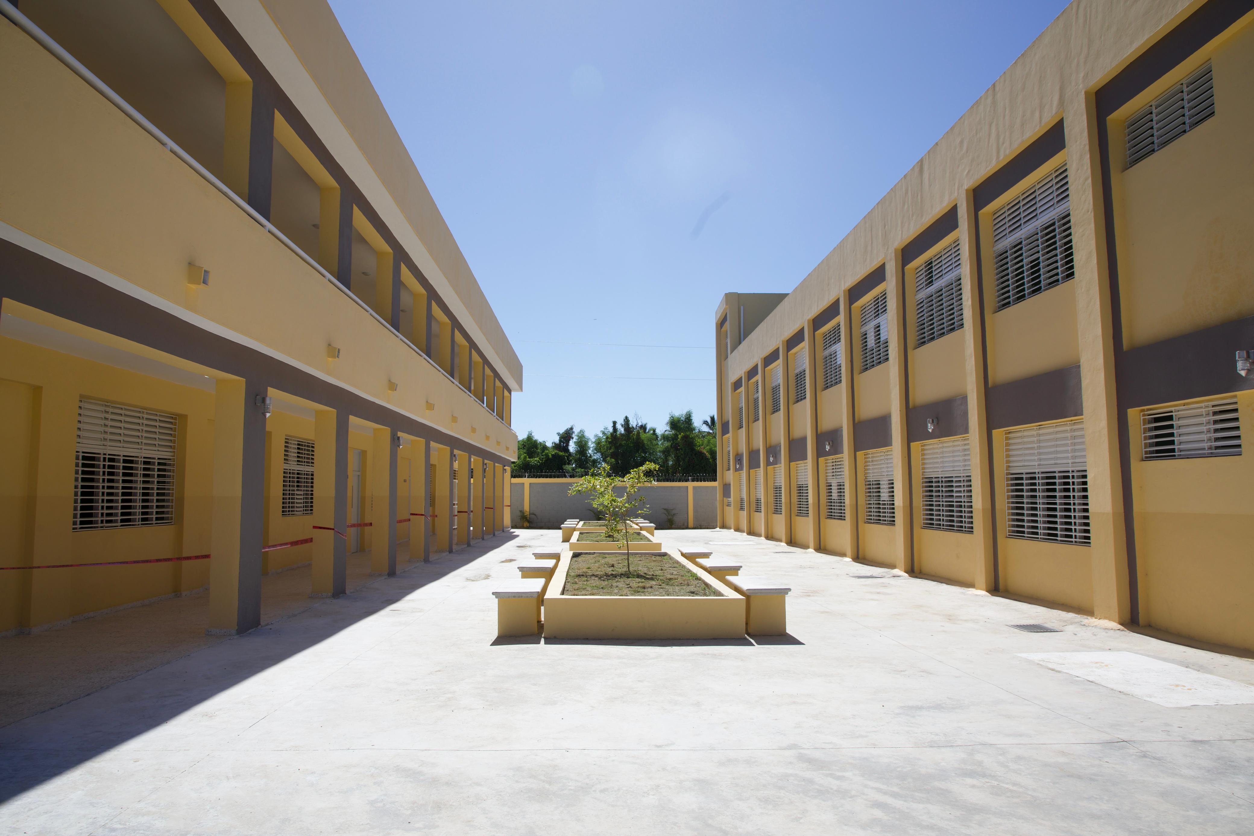 Inauguran liceo y centro educativo en Azua que cambiarán la vida de más de 1,800 estudiantes