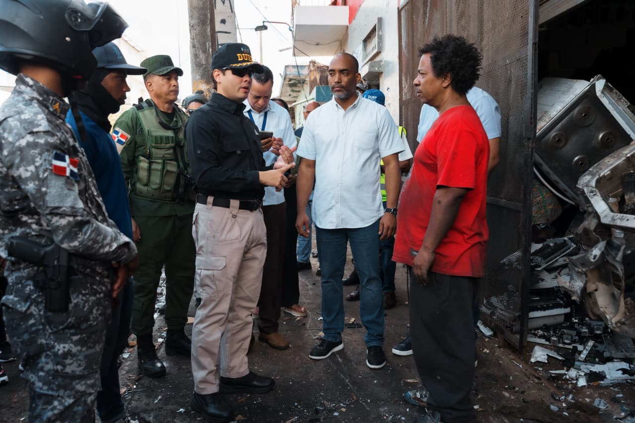 Autoridades realizan operativo de notificación a metaleras en Villa Consuelo