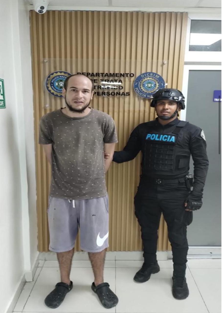 Apresan hombre acusado de acoso digital contra menor de 13 años