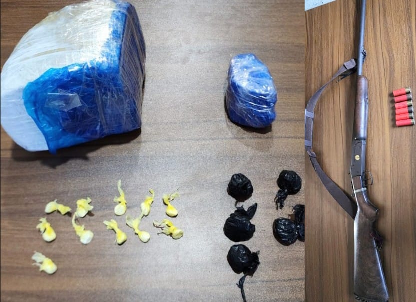 Apresan a dos hombres y ocupan cerca de 1,000 gramos de drogas y un arma ilegal en Polo, Barahona