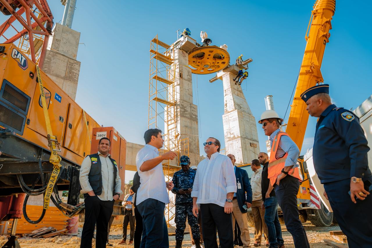 Supervisan avances de la Línea 3 del Teleférico en Sto. Dgo. Oeste; primera fase concluirá en diciembre