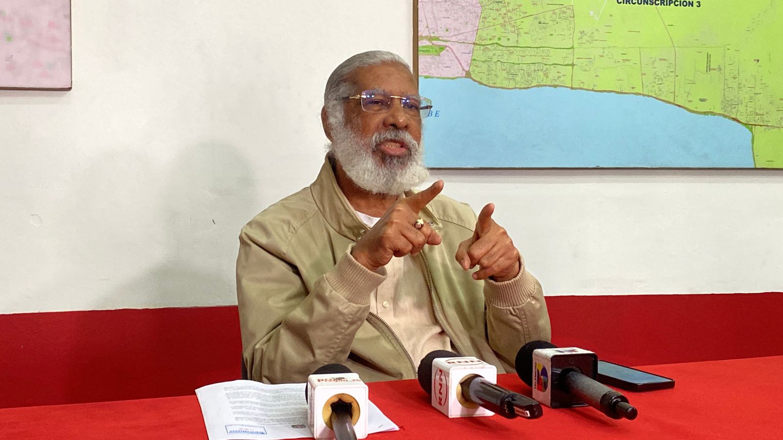 Hubieres advierte que «no es justo» sacar a choferes con 30 años de servicio del Corredor Independencia