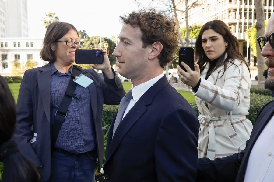 Zuckerberg defiende en juicio a Instagram y critica a los usuarios por mentir sobre su edad