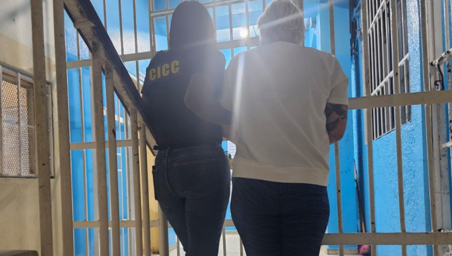 Arrestan a ciudadana croata vinculada a un decomiso de cocaína en el AILA