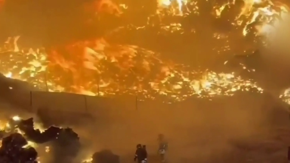 Incendio afecta fábrica de plásticos en Haina