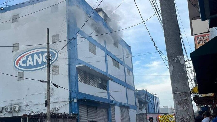 Incendio en Almacenes Garrido: jefe de bomberos del DN ofrece declaraciones oficiales