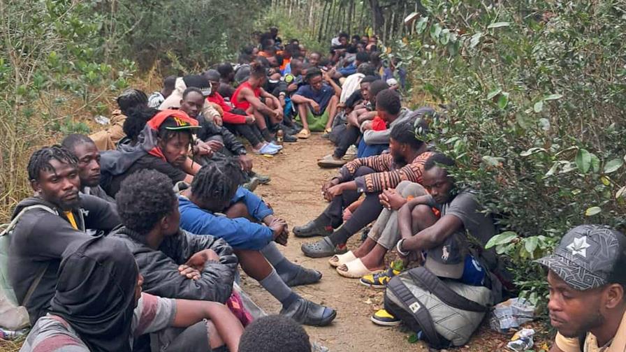 Ejército detienen 66 haitianos indocumentados en Loma de Cabrera