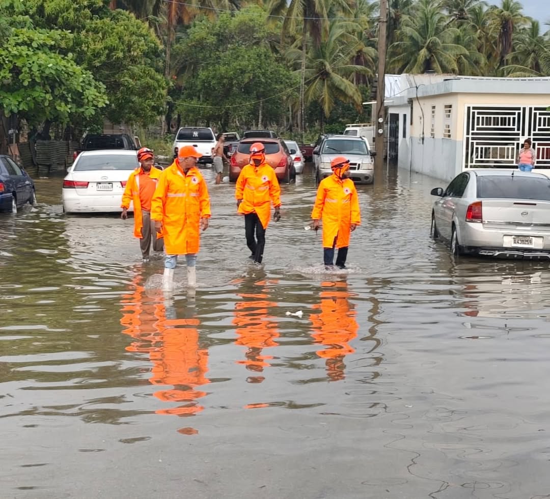 Restringen parcialmente el tránsito en varias vías del Gran Santo Domingo por inundaciones
