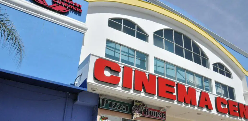 Tiroteo en cine del Malecón deja un muerto y un agente herido