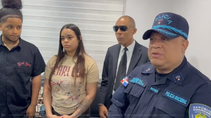 Se entregan tres jóvenes vinculados a incidente donde agente de la Digesett resultó herido con bisturí en aeropuerto