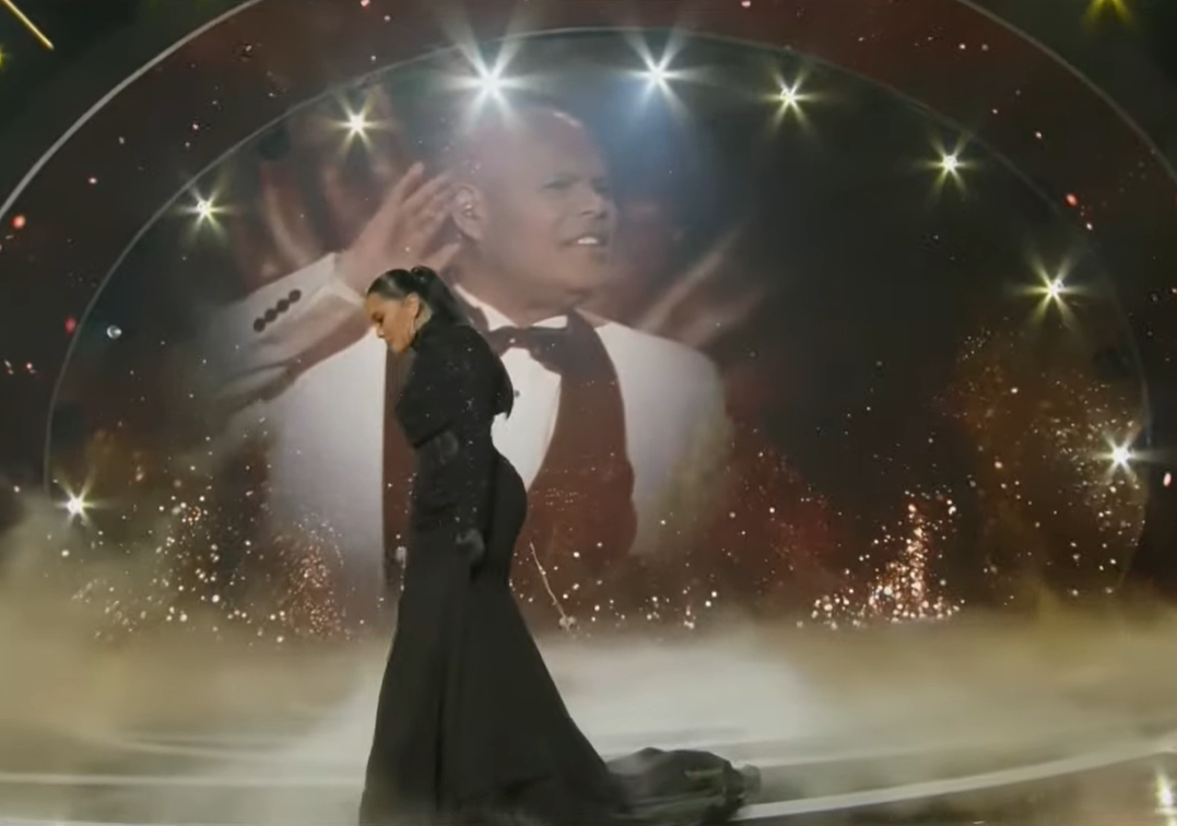 Martha Heredia y el Grupo Barak honran a las víctimas de la tragedia del Jet Set en Premios Soberano