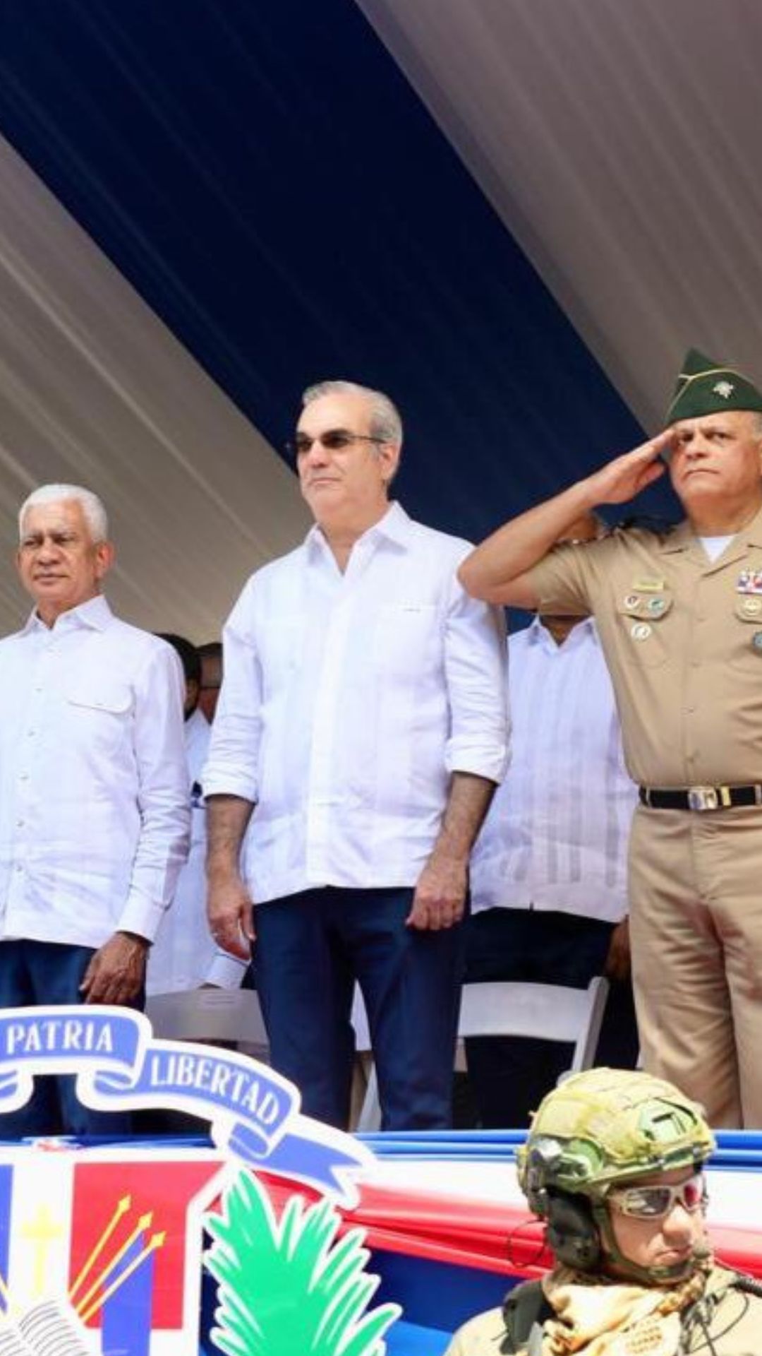 Presidente Abinader encabeza desfile cívico-militar y policial en conmemoración del 182 aniversario de la Batalla del 19 de Marzo