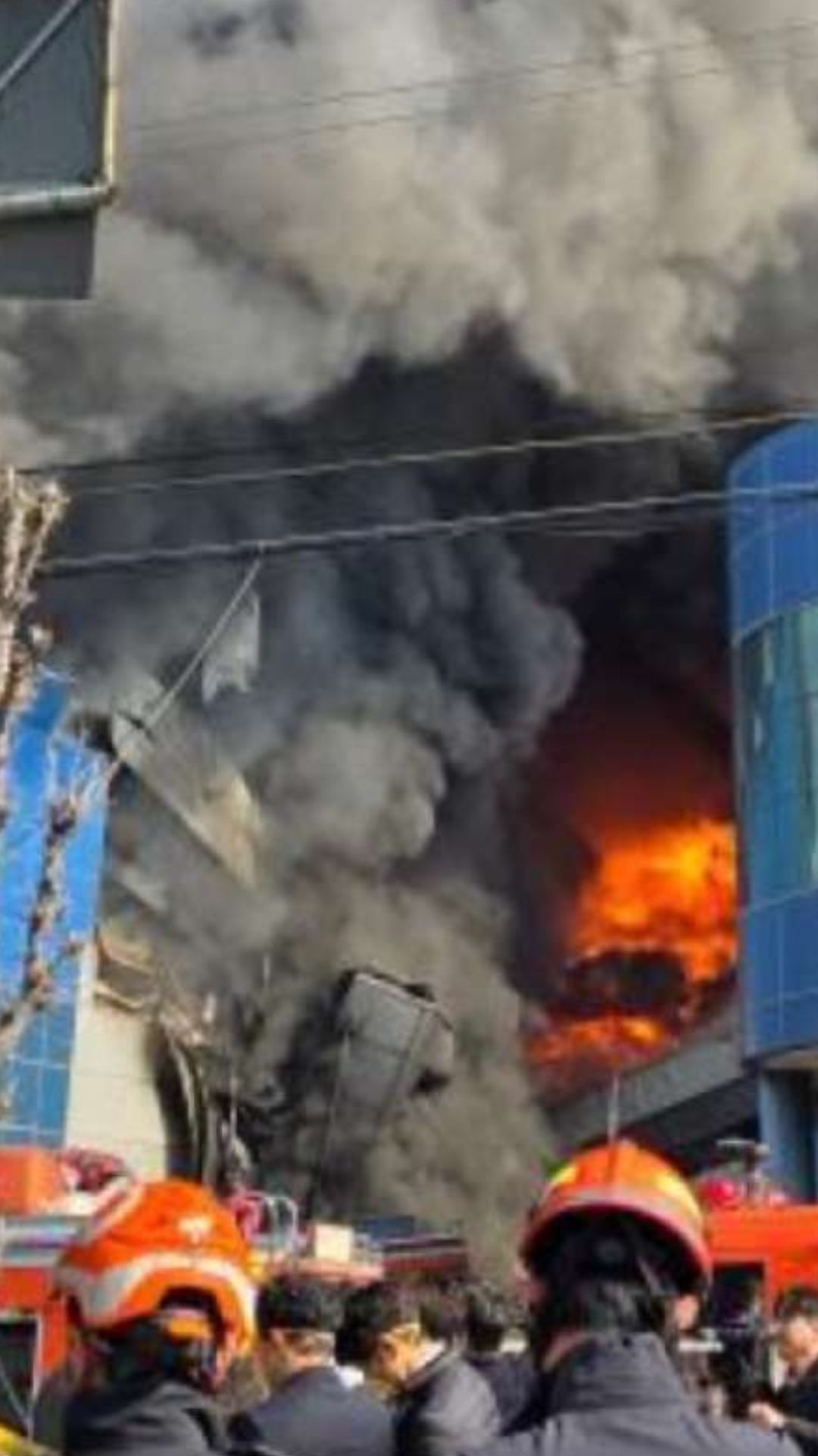 Autoridades reportan 14 muertos en incendio en planta de autopartes en Corea del Sur