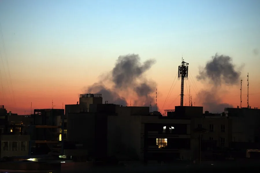 Israel enfoca una nueva oleada de ataques contra la «infraestructura» de Irán en Teherán