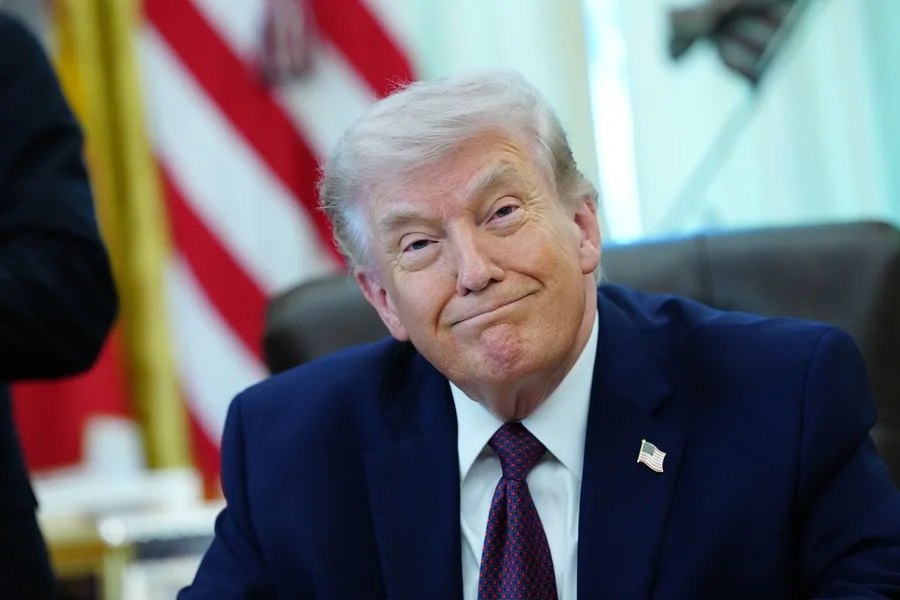 Trump afirma que hubo cambio de régimen en Irán y niega que fuera uno de sus objetivos