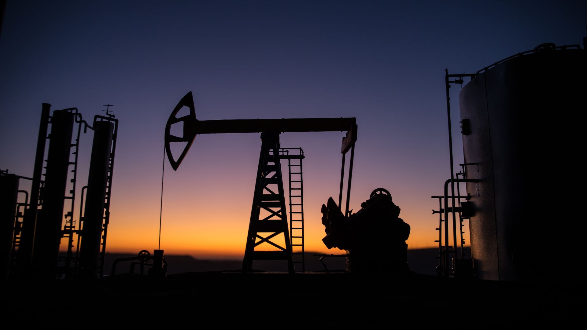 El barril Brent supera los 100 dólares mientras la guerra con Irán agrava el temor por el suministro