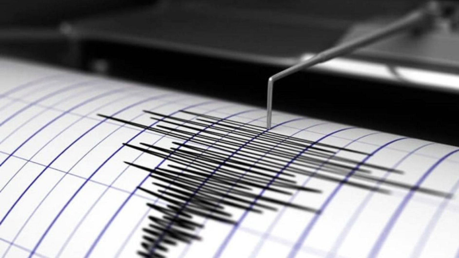 Un fuerte sismo de magnitud preliminar 7,3 golpea cerca de Vanuatu en el Pacífico Sur
