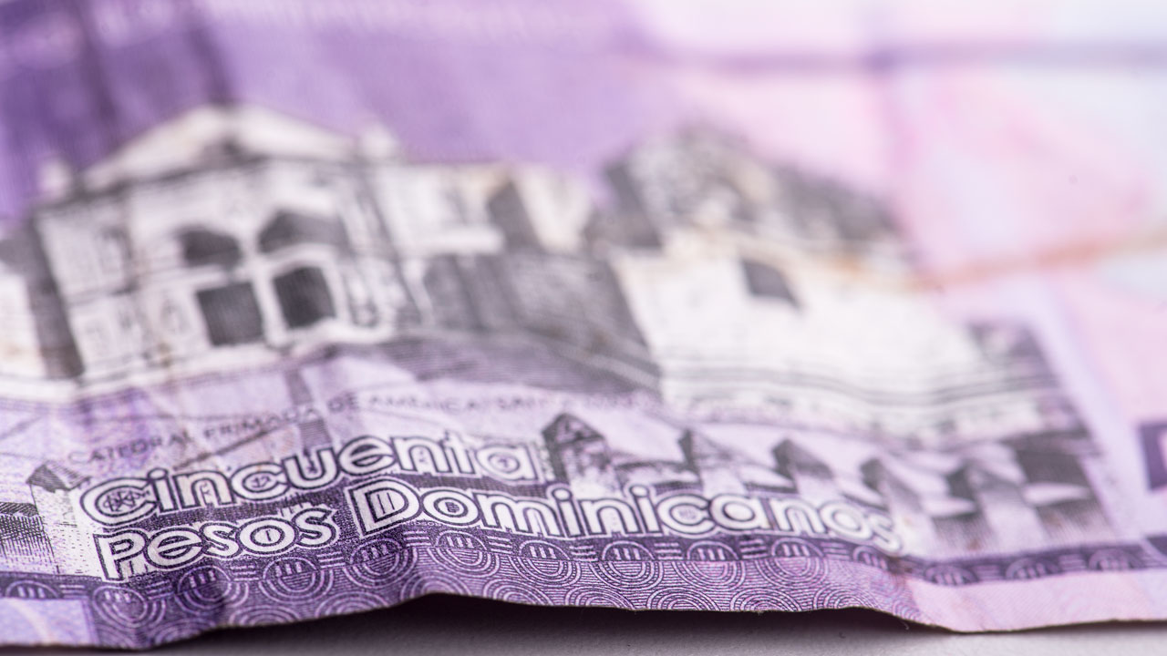 ¿Cuánto debe en promedio un dominicano al banco?