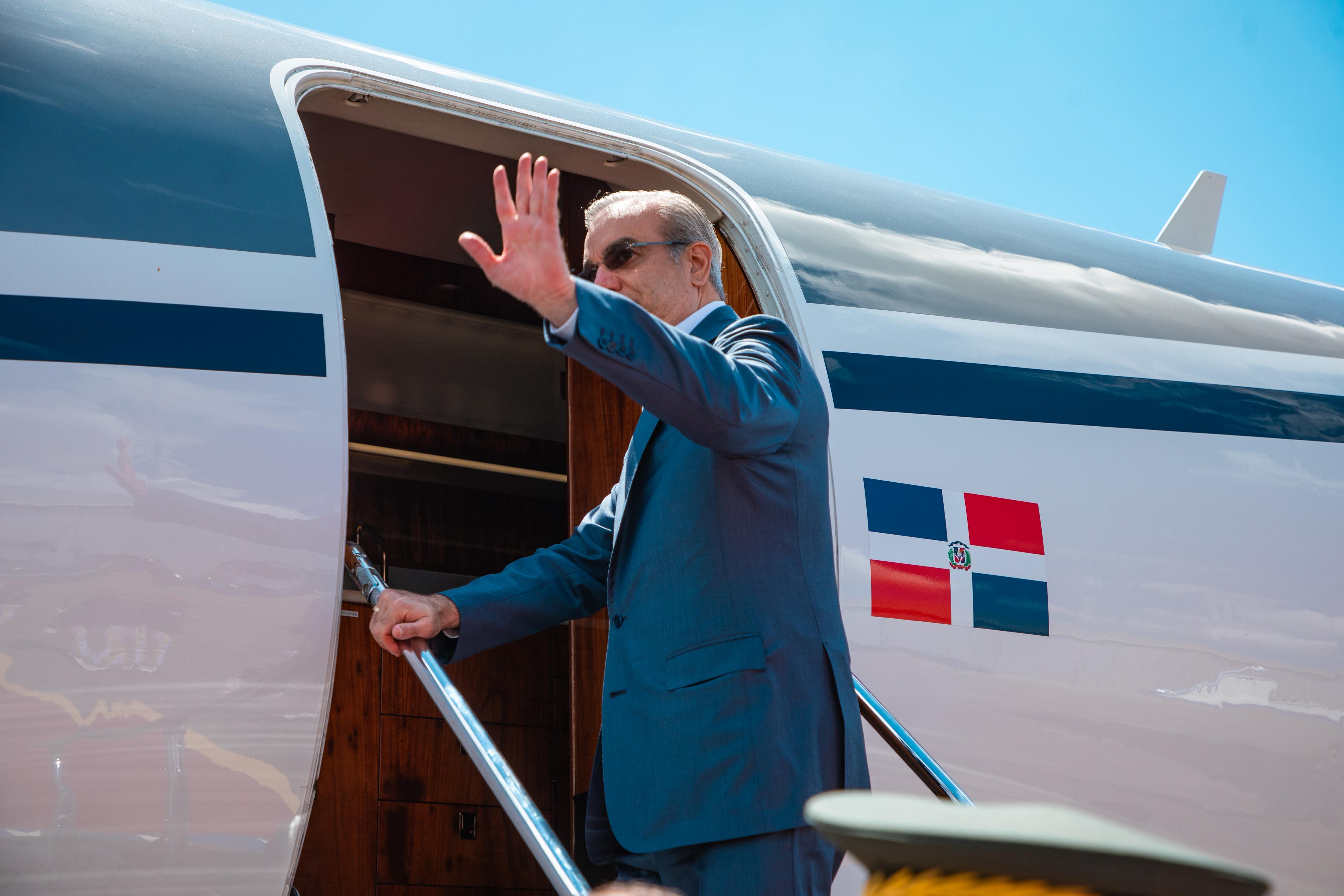 Abinader viajará hoy para participar en cumbre convocada por Trump con líderes de América