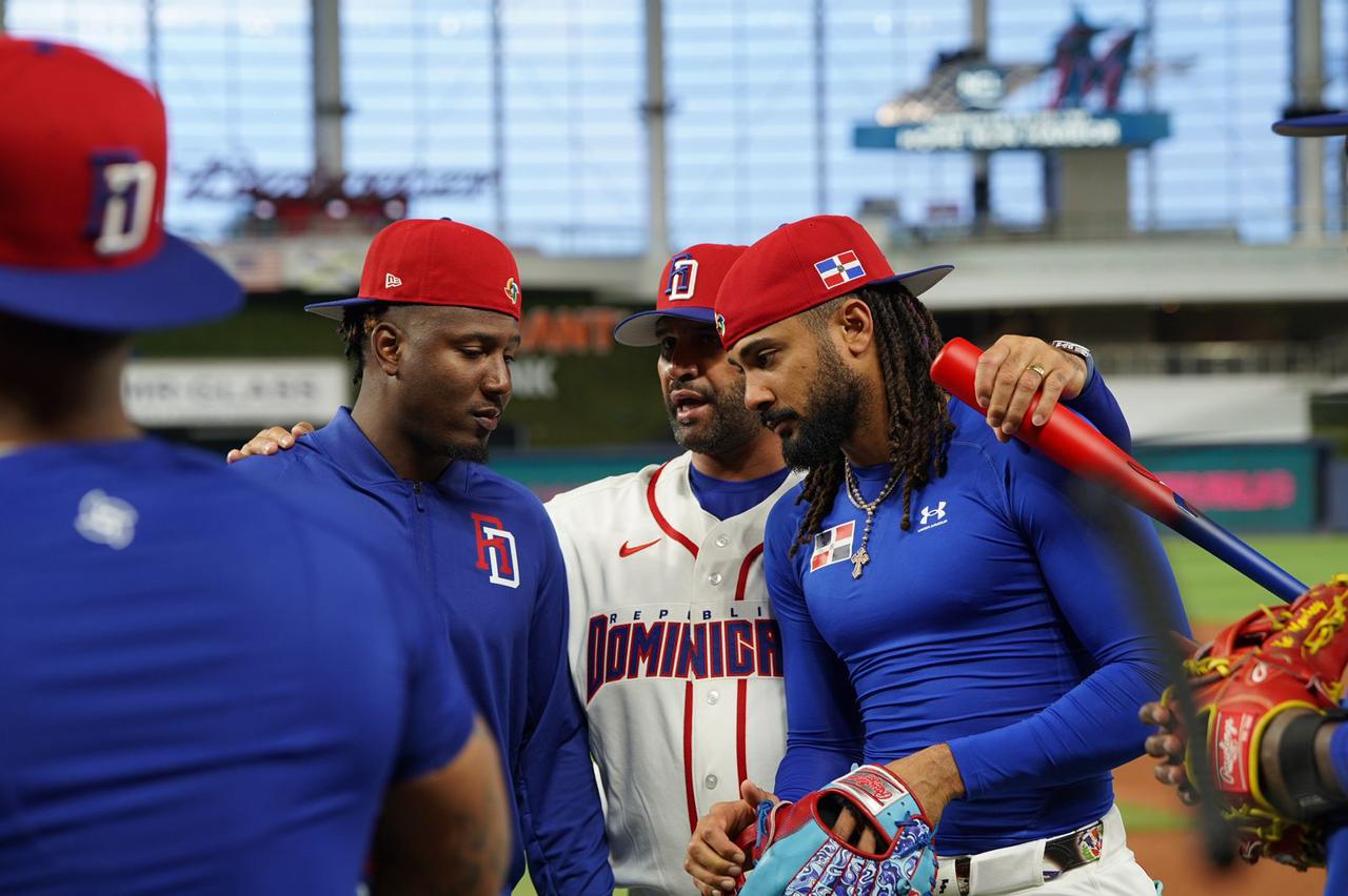 Equipo dominicano que participará en el Clásico Mundial de Béisbol realiza primera practica en Miami