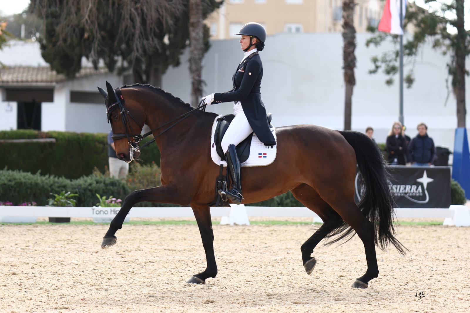 Yvonne Losos de Muñiz sube al podio en España y clasifica para los Campeonatos Mundiales