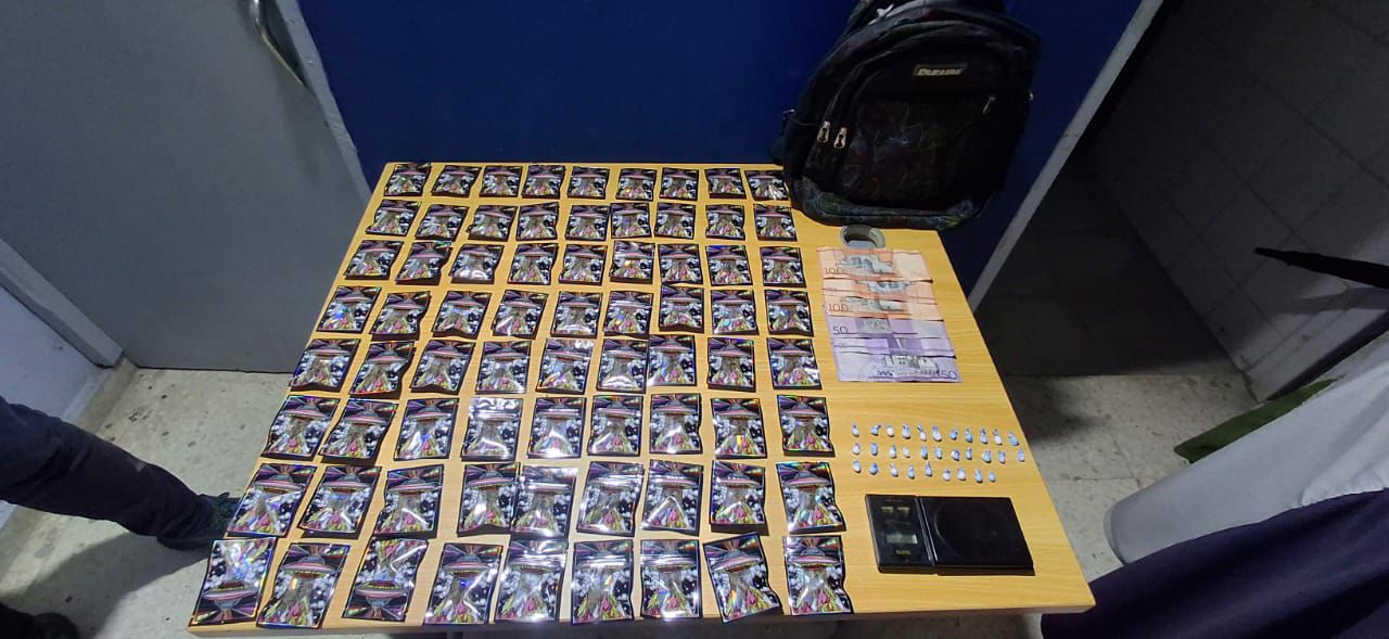 Ocupan más de 400 porciones de narcóticos, armas blancas y equipos electrónicos en SDN