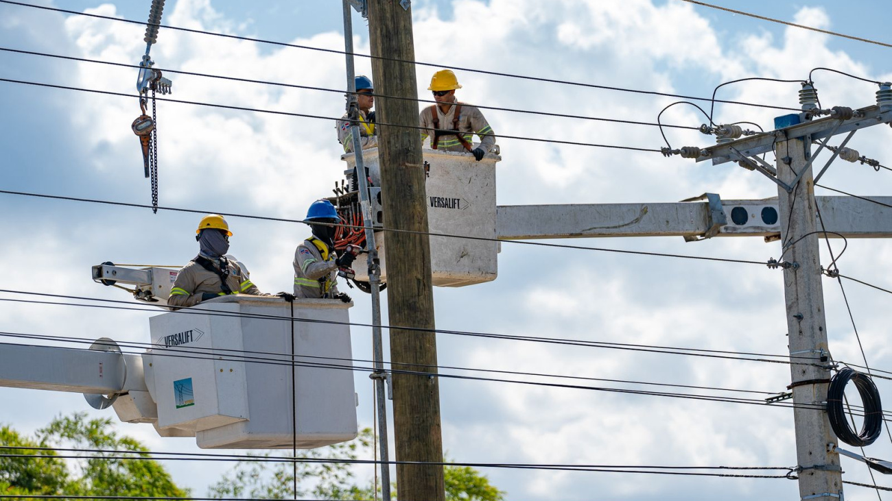 Sectores de SDE, La Vega y Moca se quedarán sin luz este sábado por trabajos en líneas de alta tensión