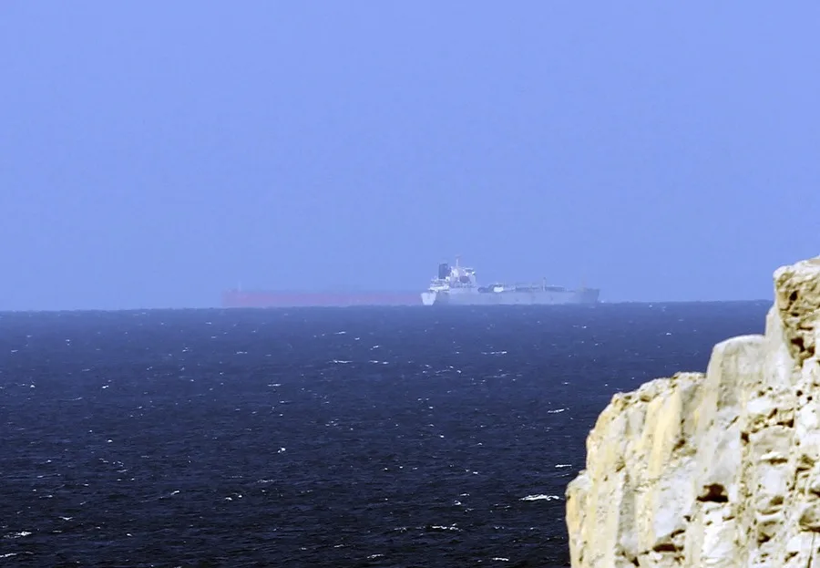 El Parlamento iraní quiere aprobar una ley para cobrar peaje por el tránsito por Ormuz