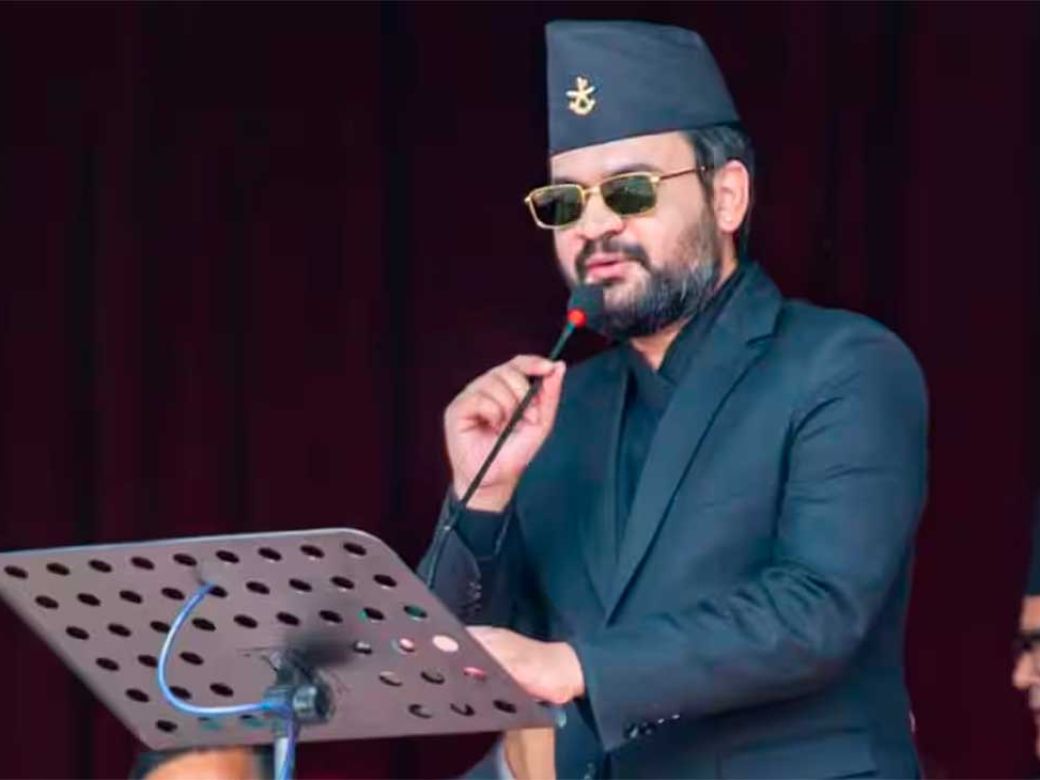 El nuevo primer ministro de Nepal estrena gobierno con un rap político con millones de visitas