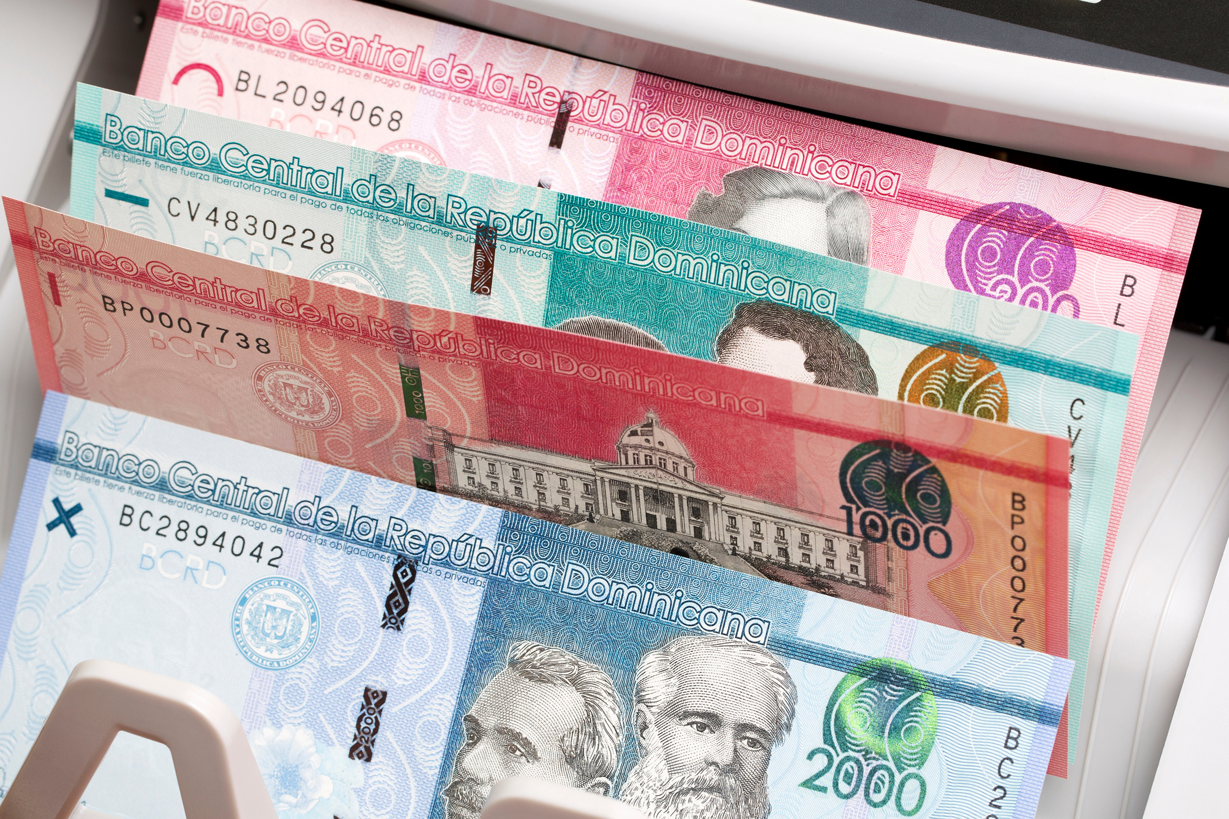 ¿Cuánto dinero tienen los bancos disponible en RD?