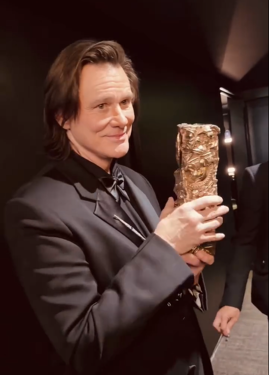 Polémica por aparición de Jim Carrey en los Premios César genera teorías de clonación en redes