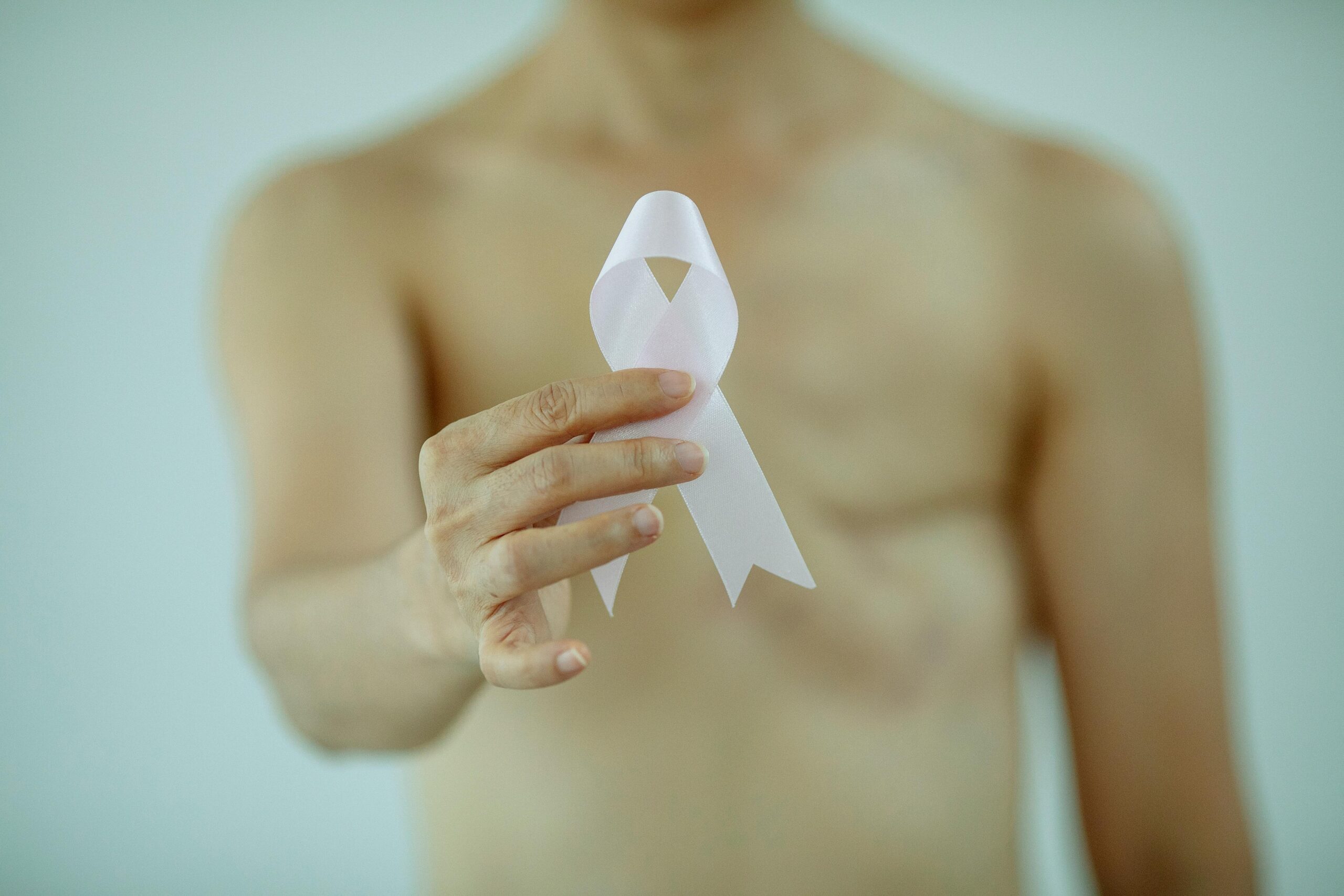 Desvelan por qué el riesgo de cáncer de mama aumenta tras la menopausia