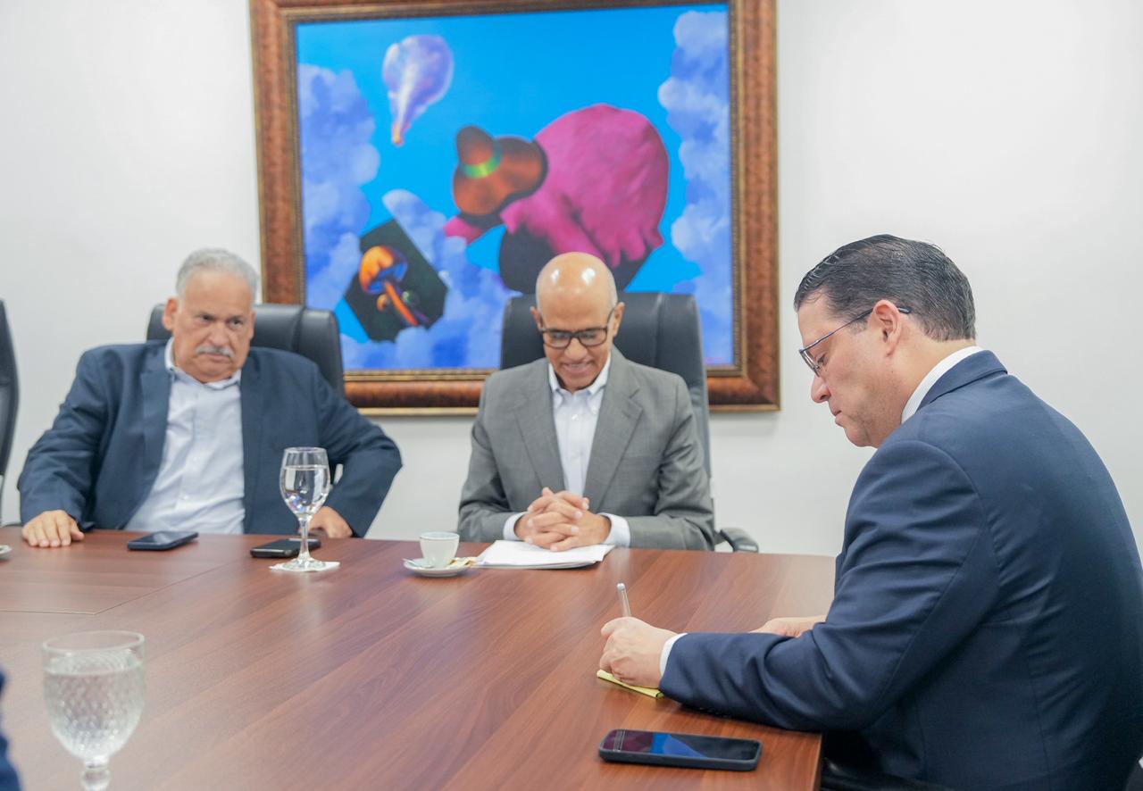 Aduanas e Industria y Comercio activan protocolo para proteger canasta básica ante crisis en Medio Oriente