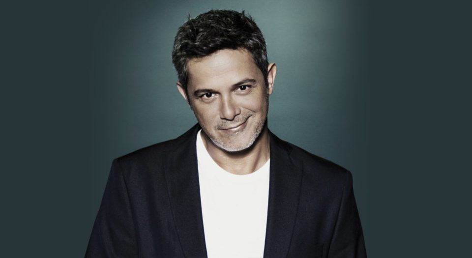 Alejandro Sanz conmueve al público con homenaje a víctimas de tragedia en Jet Set