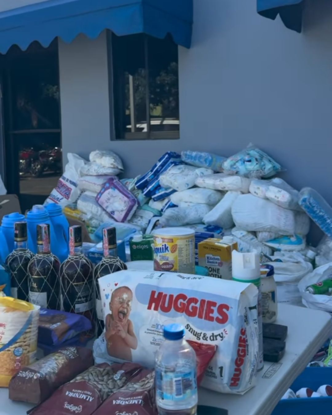 Desmantelan red que vendía comida y artículos vencidos del vertedero de Duquesa en Los Cazabes