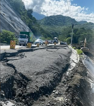 MOPC repara daños estructurales en la carretera Ocoa-Cruce de Ocoa