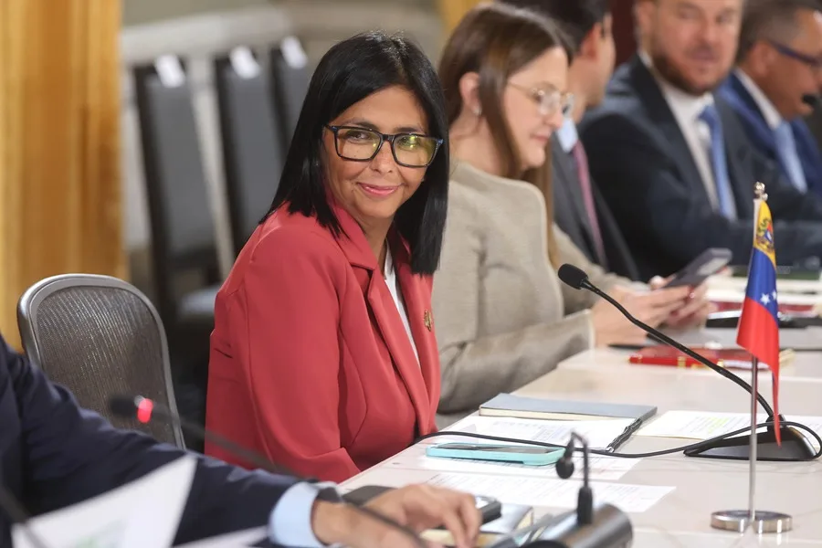 EE.UU. retira a la presidenta interina de Venezuela, Delcy Rodríguez, de su lista de sancionados