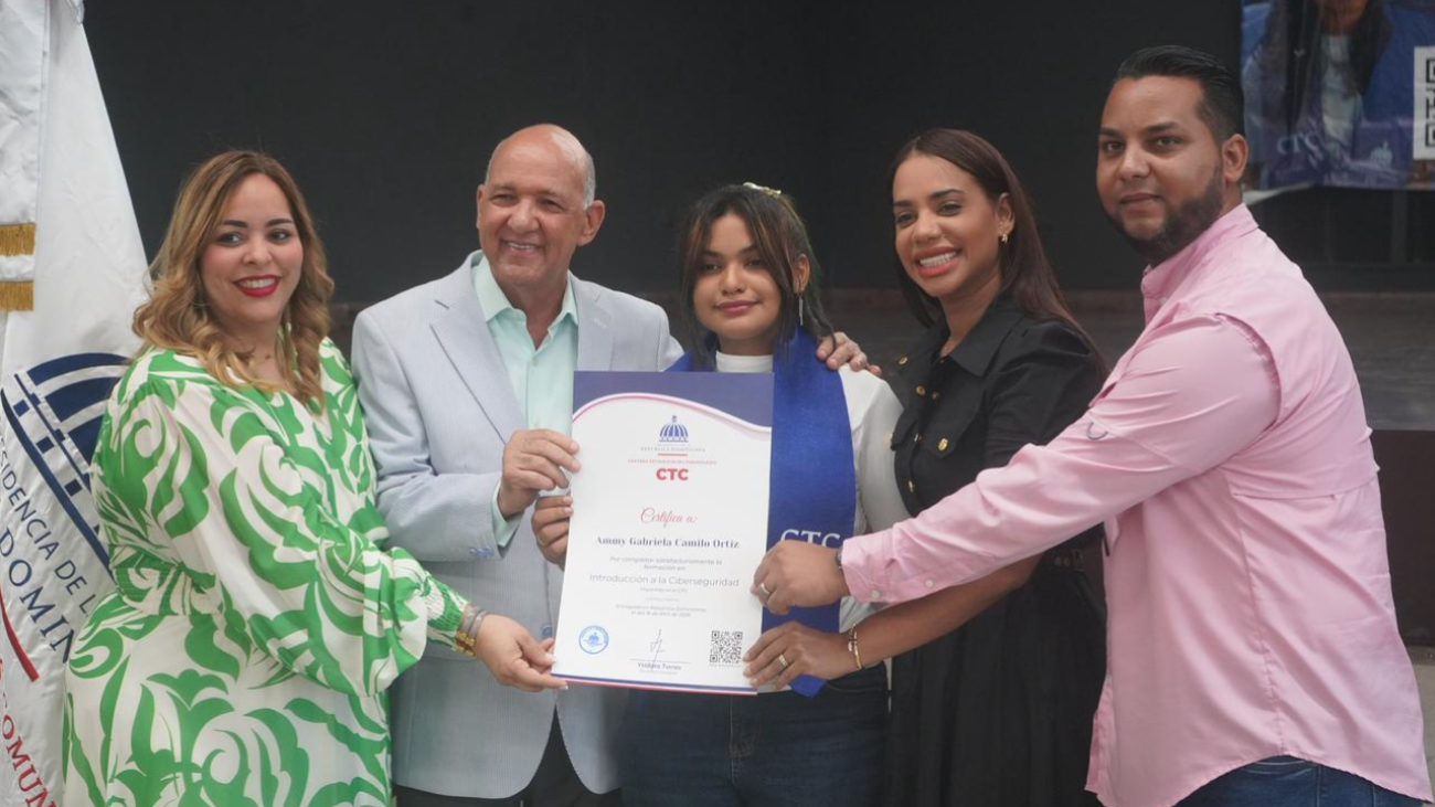 Certifican a 350 jóvenes de Sabana Perdida en formación técnica digital