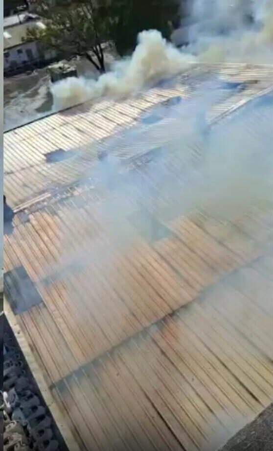 Se incendia afecta fábrica de plásticos en Alma Rosa
