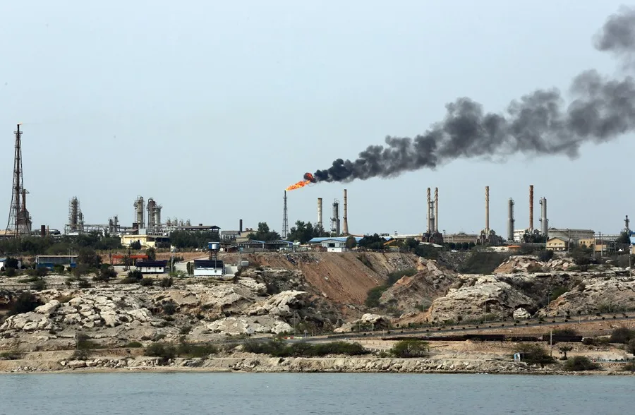 Nuevos ataques de Israel y EE. UU. contra isla de Jarg, principal terminal petrolera de Irán