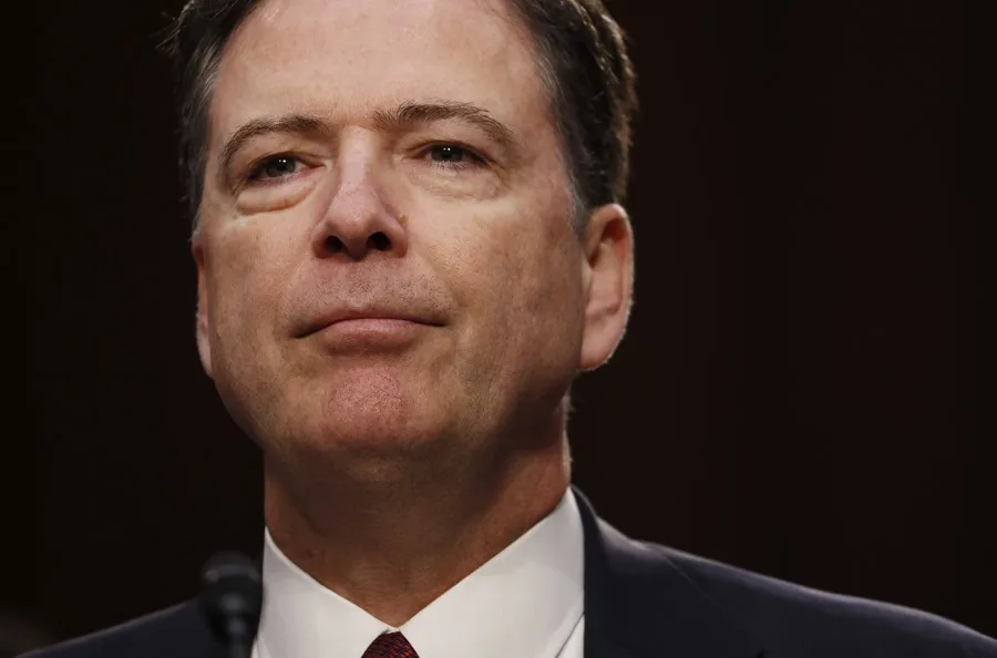 Un jurado acusa formalmente al exdirector del FBI James Comey por «amenazar de muerte» a Trump